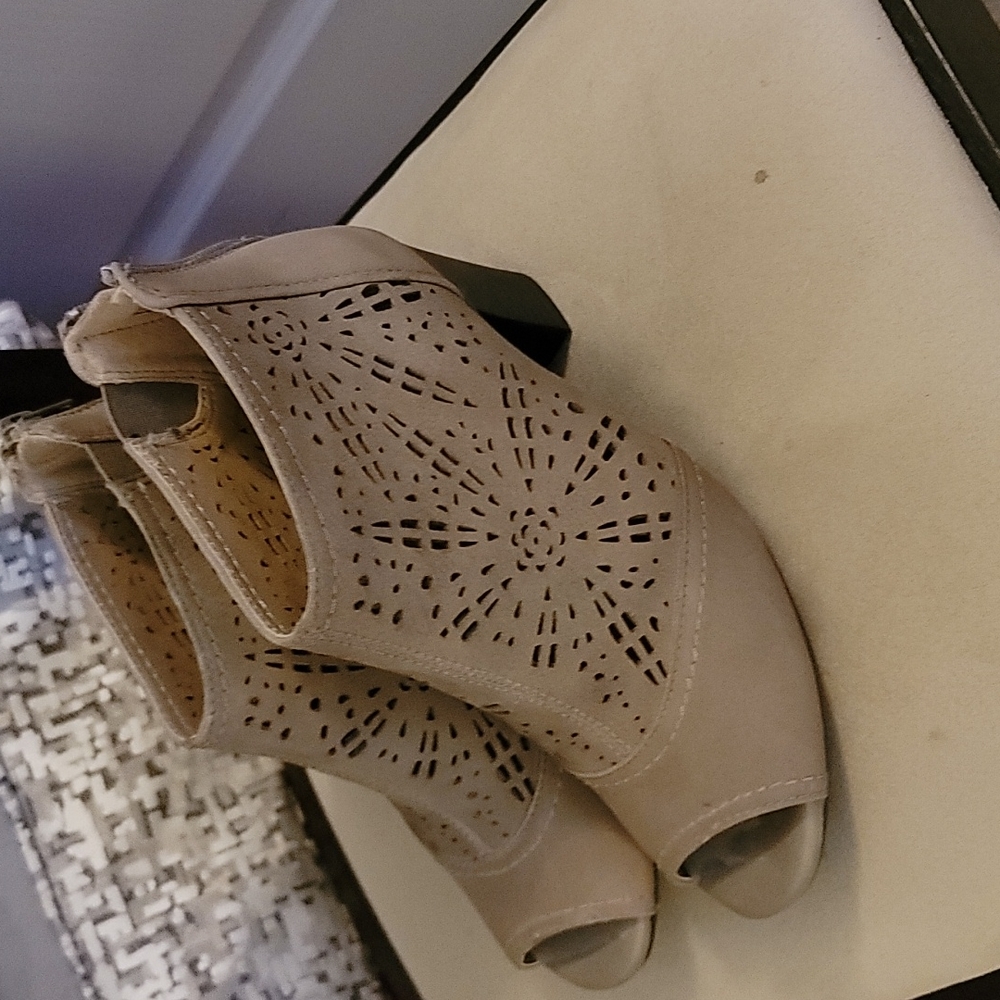 Earth origins wedge shoes